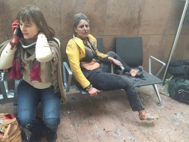 Η γυναίκα με το κίτρινο σακάκι που έγινε σύμβολο της τρομοκρατικής επίθεσης