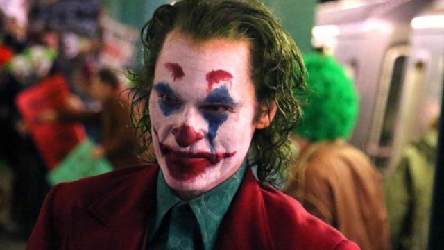 Το πρώτο τρέιλερ της ταινίας ‘the joker” με τον Joaquin Phoenix