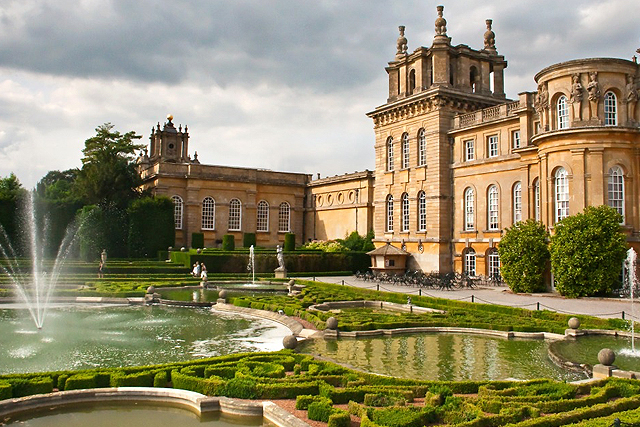 Αυτά είναι τα εντυπωσιακότερα παλάτια του κόσμου