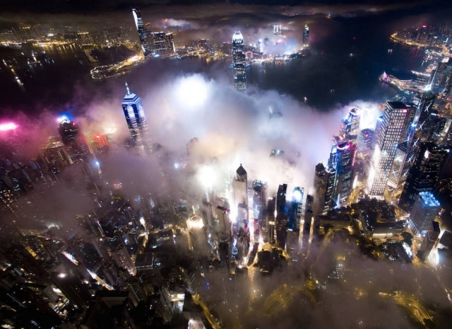Το μαγικό Χονγκ Κονγκ υπό τη σκιά της ομίχλης