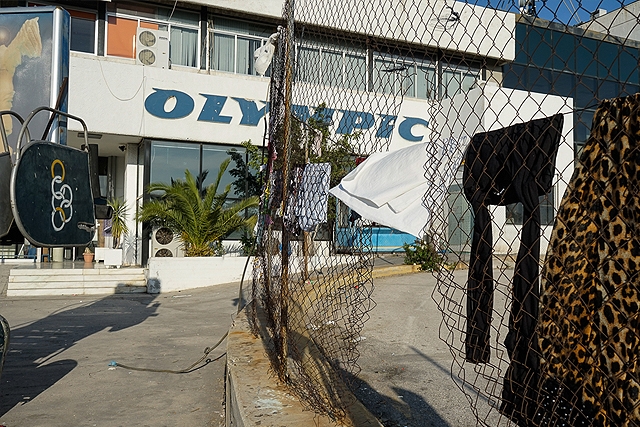 To Al Jazeera καταγράφει την καθημερινότητα των προσφύγων στον καταυλισμό του Ελληνικού