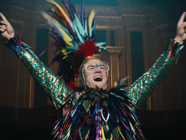O Taron Egerton, υποδύεται τον Elton John στο Rocketman