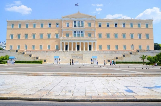Bild: Οι Έλληνες εγκρίνουν το πακέτο λιτότητας